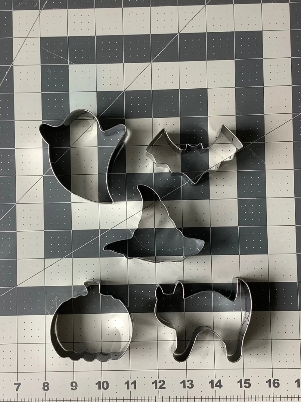 5-Piece Halloween Metal Cookie Cutter Set Witch Hat, Bat, Pumpkin, Cat, Ghost